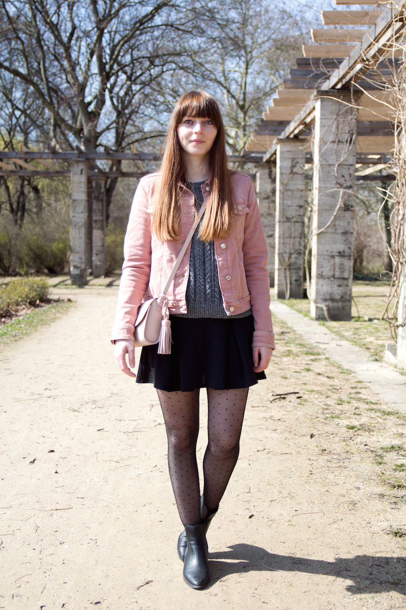 dotted tights, light pink, denim jacket, skirt, how to style, wear, blogger